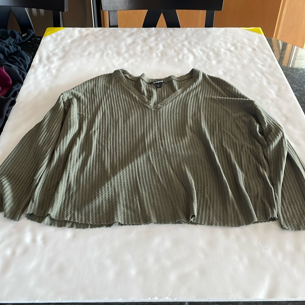 Express rough edge woman’s top. I’m excellent t shape as barely worn. Size S/P.